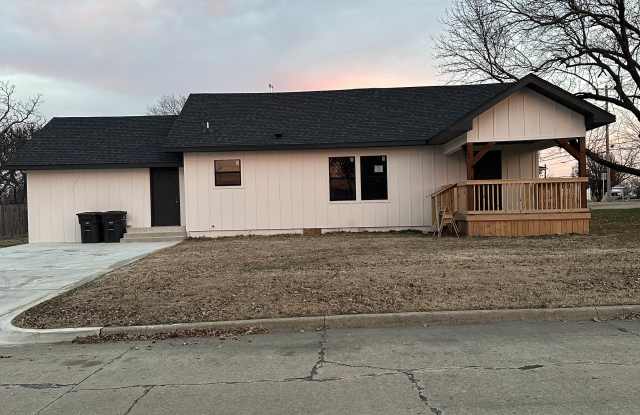 102 Meadowlark Avenue photos photos