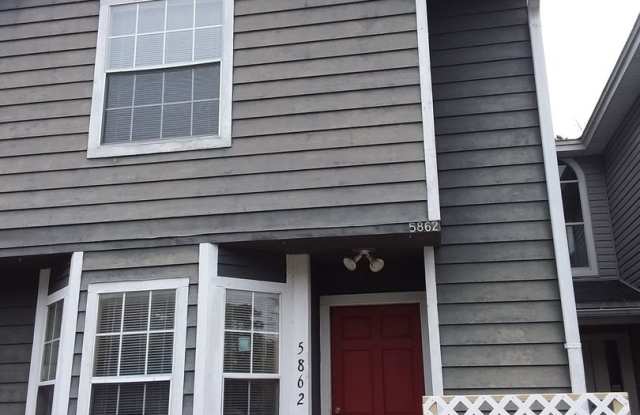 Large 2/2.5 towhome near NAS Jax - 5862 Liska Drive, Jacksonville, FL 32244