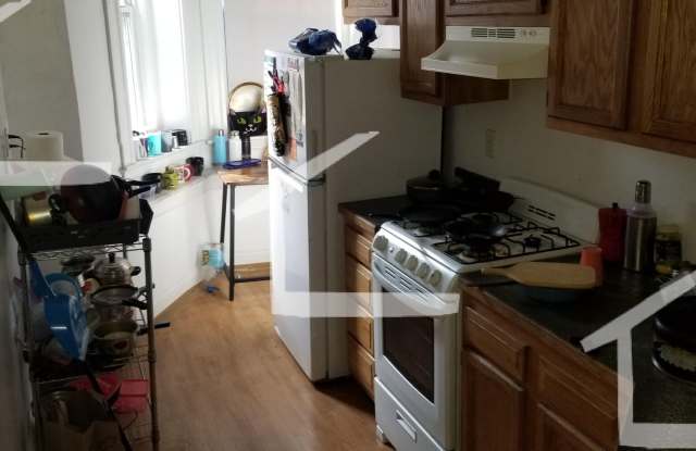Fenway 3-Bed Split / 2-Bed with Living Room – Heat & Hot Water Included Gallery 1