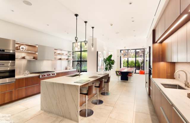 32 West 76th Street Gallery 4