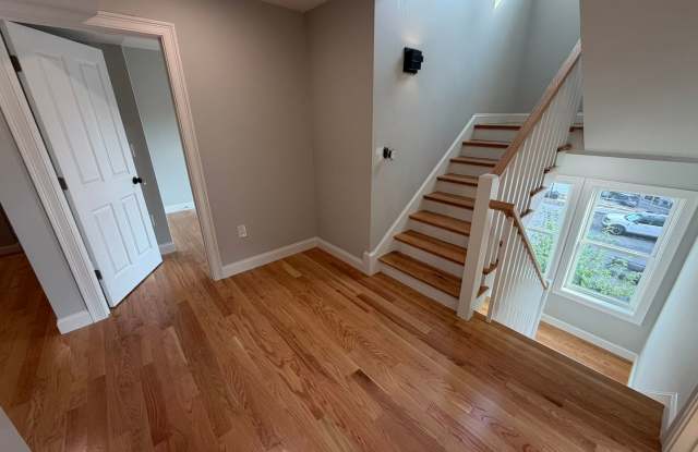 BOSTON COLLEGE 13 BED HOME!!! Gallery 1