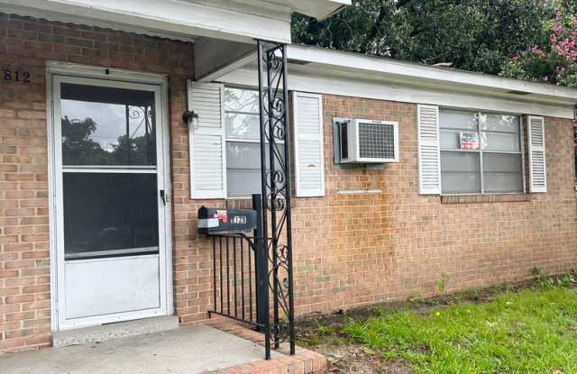 2 Bedroom Duplex Close to Downtown Durham Gallery 1