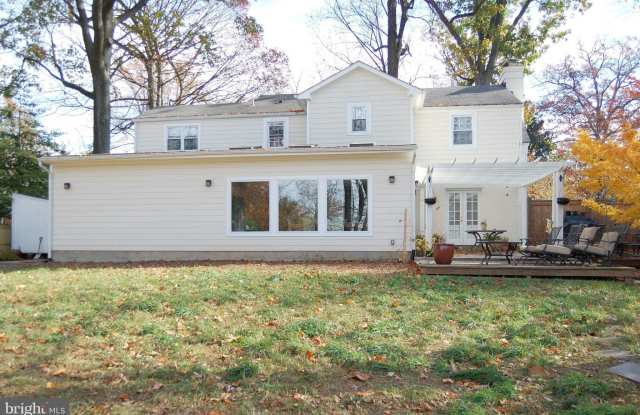 5214 SANGAMORE ROAD Gallery 2
