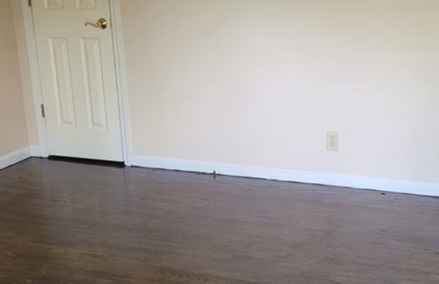 Cozy 2 Bedroom Home - 705 Deweese Street, Grandview, MO 64030