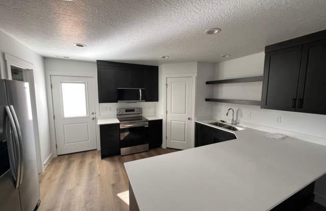 Brand NEW Cedar City Townhome! 6 month lease option. - 535 West 2530 North, Cedar City, UT 84721