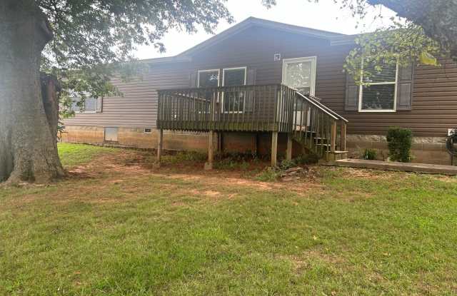 Nice 4 bedroom, 2 bath home with beautiful views - 12902 Canehill Road, Washington County, AR 72744