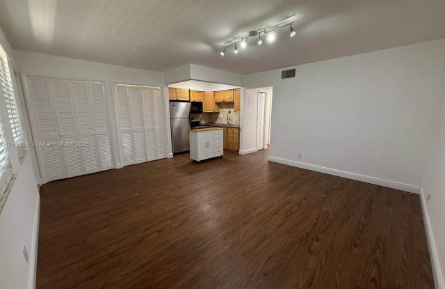 4050 NE 12th Ter photos photos