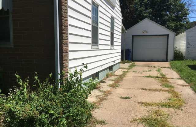 2 Bedroom, 1 Bath Single Family Home 228 Sherman Ave, Waterloo, IA 50703 I Gallery 4