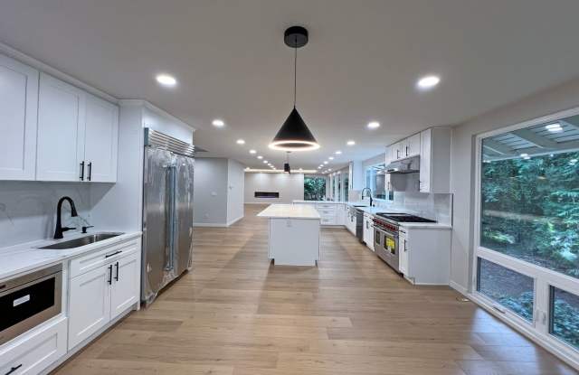 Freshly Remodeled 5BR Home in Prime Bellevue Enatai photos photos