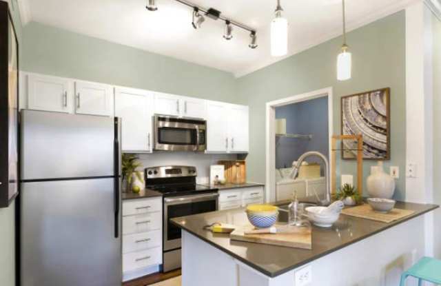 5636 Southwest Pkwy Gallery 1