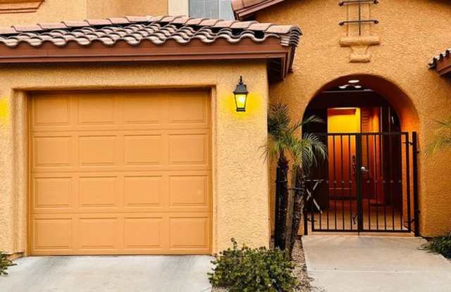 Spacious 2BR Condo in Phoenix - 10655 North 9th Street, Phoenix, AZ 85020