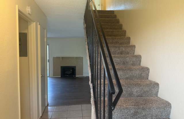 3 bedroom 2 bathroom Condo in Riverside Gallery 1