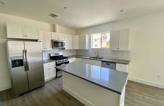 4557 Pickford Street - 4559 1/2 Gallery 4