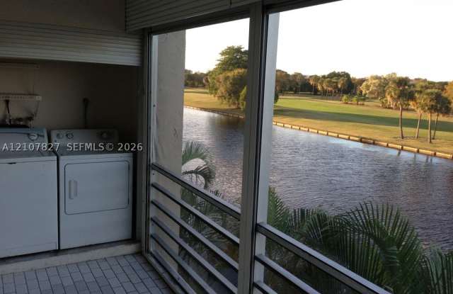 3581 Inverrary Dr Gallery 1