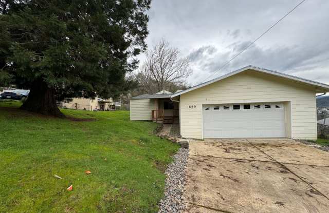 Quiet 3 Bedroom 2 Bath Home - 1560 Northeast Winter Street, Roseburg, OR 97470