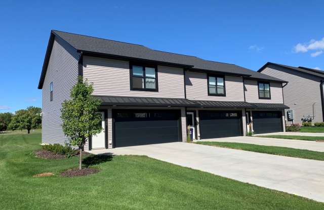 Spacious 2 Bed/2 Bath Condo in Prime Location - 308 Northwest Xing, Holland, MI 49423