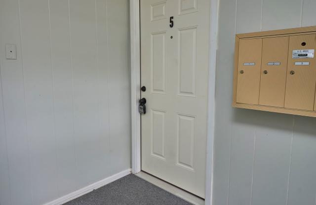 ***One Month Off with 13 Month Lease***Excellent location! First Floor Condo in NEISD ready for move in Now Gallery 3