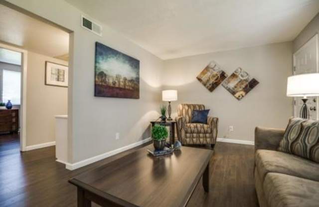5656 Liveoak Street Gallery 4