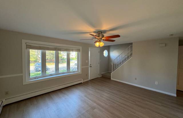 Woburn Townhouse| 2 Bed 1.5 Bath| Available 5/15 photos photos Woburn Townhouse| 2 Bed 1.5 Bath| Available 5/15 photos photos