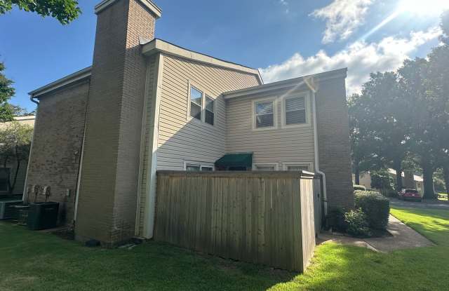 2BD/1.5BA Townhouse located on the Germantown/Memphis Line! Gallery 1