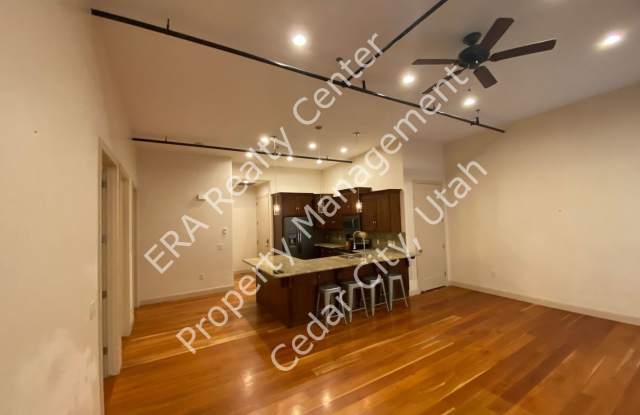 Furnished 2 bed / 1 bath Condo - Luxury Living North End of Town Gallery 3