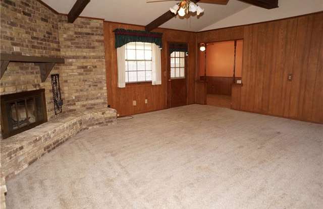 2033 Midcrest Drive Gallery 4