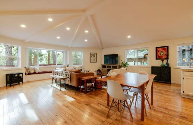 Furnished Rental in Desirable NW Bend Neighborhood photos photos