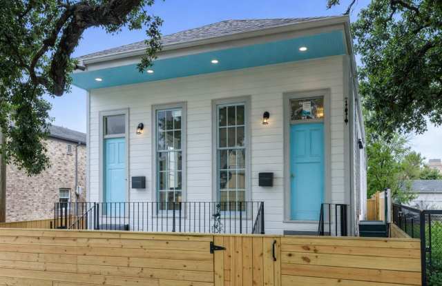 Fabulous 1BR 1BA Bungalow w/ Full Appliance Suite + In-Unit Laundry in New Orleans photos photos Fabulous 1BR 1BA Bungalow w/ Full Appliance Suite + In-Unit Laundry in New Orleans photos photos