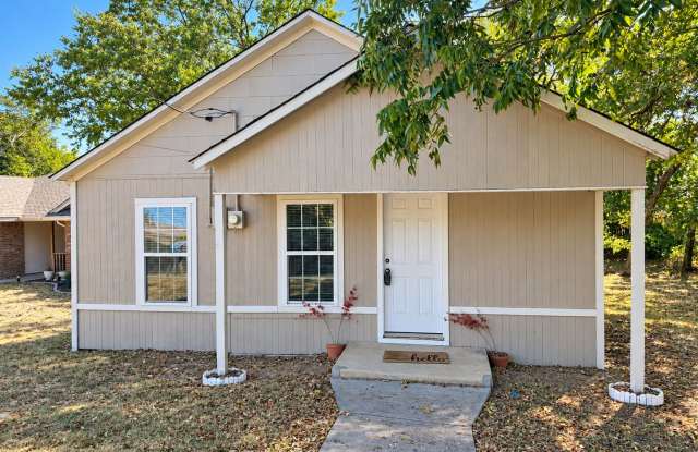 Charming Weatherford Dollhouse – Updated, Move-In Ready & Full of Character! Gallery 1