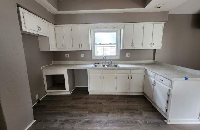 Three Bedroom Single Family Home! Gallery 4