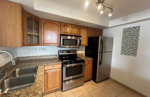 7125 Bay Dr Gallery 1