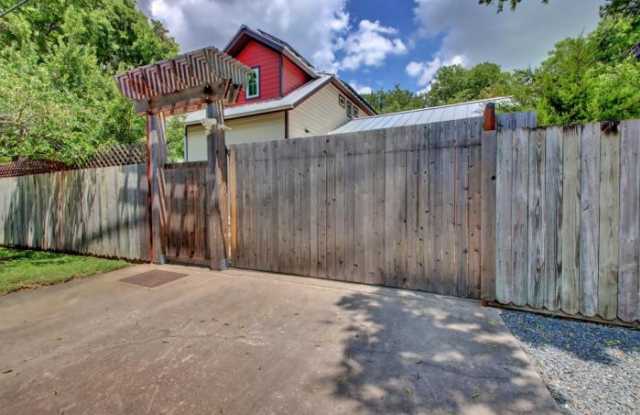1919 Pasadena Drive - Unit B - 1 Gallery 3