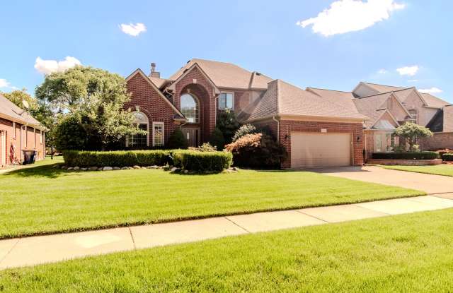 Stunning 4-Bedroom, 2-Bathroom, Full Equipped Kitchen, Washer and Dryer, Fully Finished Basement and 2-Car Garage Gallery 3