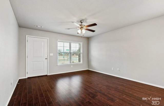 Haden Holly Station - Duplexes & Townhomes in Siloam Springs, AR Gallery 3