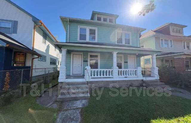 1029 North Parker Avenue Gallery 1