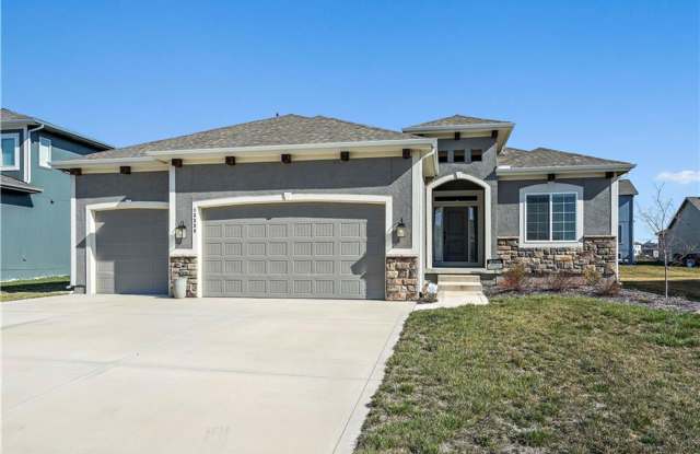 Ranch Style Home + Like New! + 3 Car Garage - 18883 West 181st Court, Overland Park, KS 66062