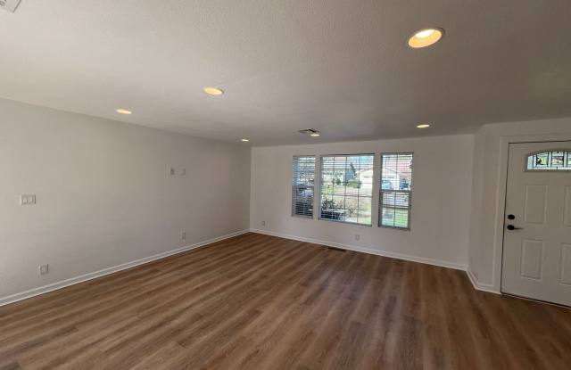 Freshly Remodeled Three Bedroom! Gallery 4