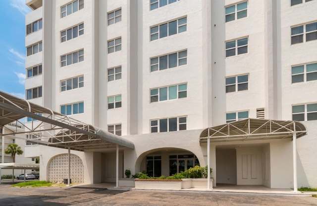 Breath-taking views from Lido Beach Balcony across Gulf of Mexico - 1 bed Apartment available Long Term Gallery 1