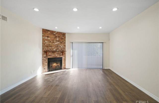 17522 Sherman Way Gallery 3