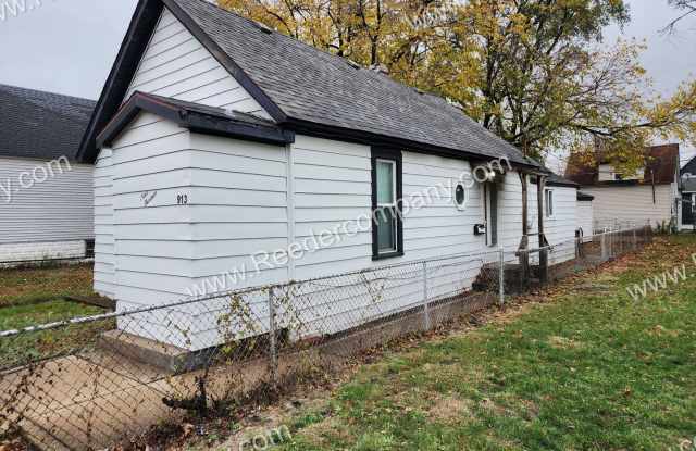 2 Bedroom / 1 Bathroom Home - 913 Michigan Street, Hammond, IN 46320