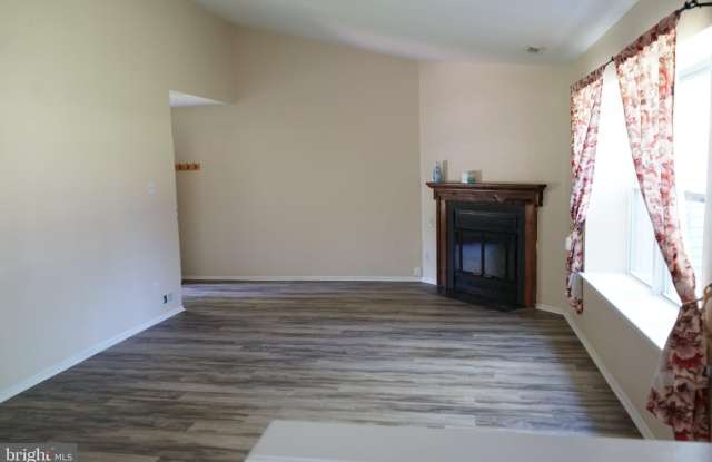 906 ROBERTS Lane Gallery 4