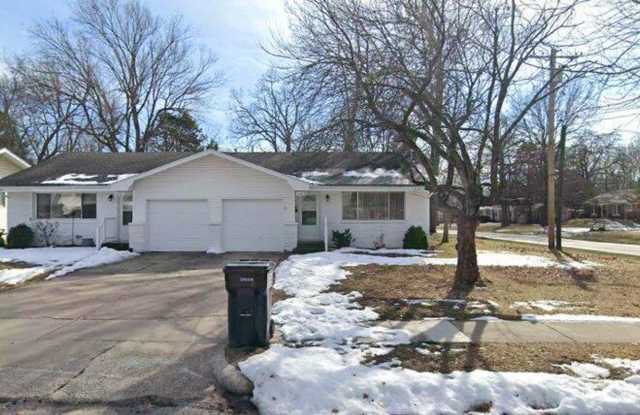 Conveniently located 2 Bedroom, 1 bath, 1 car garage duplex Gallery 1