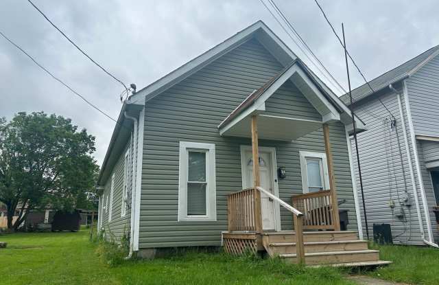Single Family Home in Grove City - 514 College Avenue, Grove City, PA 16127