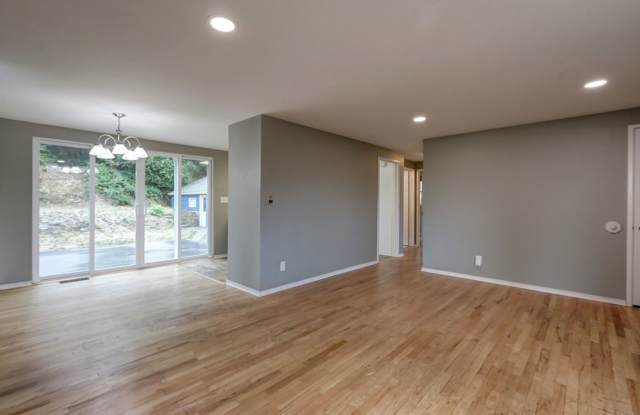 Spacious 4-bedroom home in the heart of West Seattle Gallery 4
