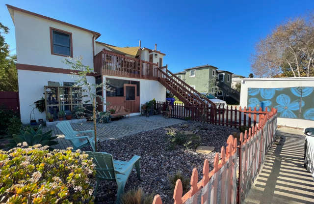 Charming 2BR Upper-Level Home with Park Views in University Heights photos photos Charming 2BR Upper-Level Home with Park Views in University Heights photos photos