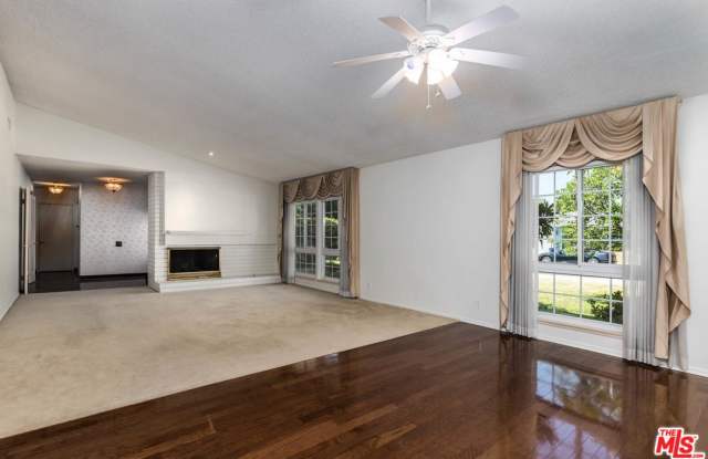 9608 DONNA Avenue Gallery 4