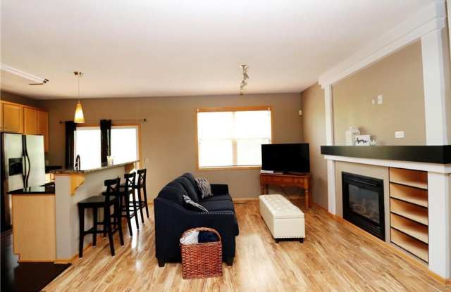 Spacious 4-Bedroom Townhome in Prior Lake for $2,850/month! photos photos