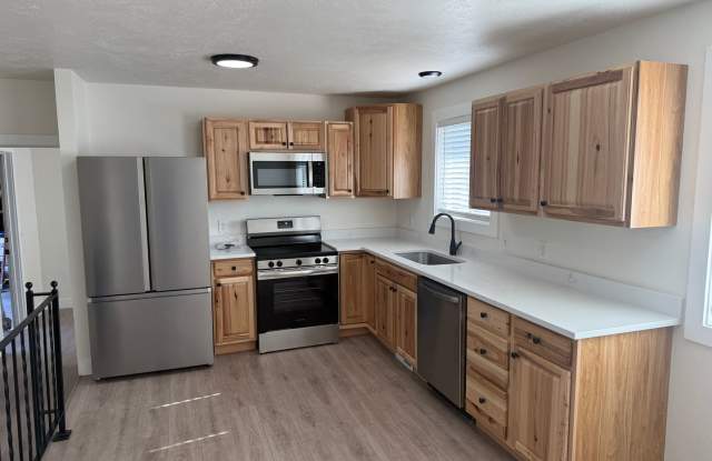 Five Bedroom Home, 2600 sq ft, West Jordan, $3000/month, Fenced Yard photos photos