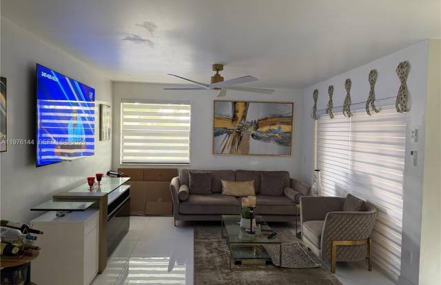 20170 NE 3rd Ct photos photos