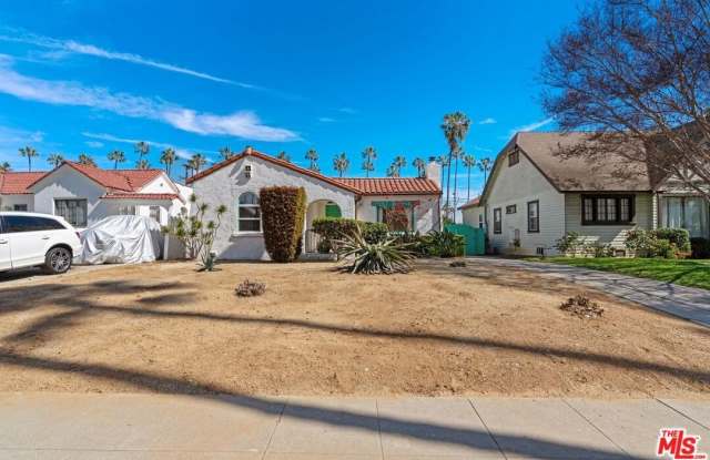 5606 S RIMPAU BLVD photos photos